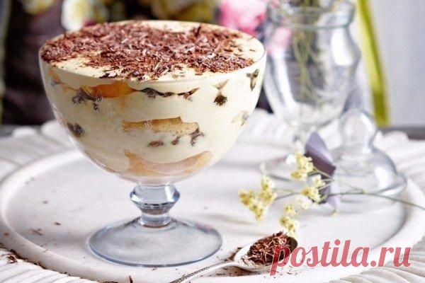 ТИРАМИСУ: БЫСТРО И ВКУСНО 

ИНГРЕДИЕНТЫ: 
● 200 гр. любого песочного печенья 
● 200 гр. нежирного творога 
● 100 гр. сметаны 
● 50 гр. сахара 
● 1 ч. л кофе 
● ваниль 
● какао 

ПРИГОТОВЛЕНИЕ: 
Смешать в блендере творог, сметану, сахар и ваниль до однородной массы. Приготовить кофе ( я брала обычный растворимый). Окунаем печенье на 5 сек. в кофе. Затем поочередно выкладывая слои из печенья и крема формируем десерт ( я это делала в стеклянной чашке). Присыпать какао через с...