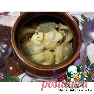 Пельмени в горшочках с мясом и грибами - кулинарный рецепт