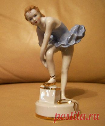 Фарфоровая статуэтка.Юная балерина в синей пачке.Н.А.Малышева.Дулёво.