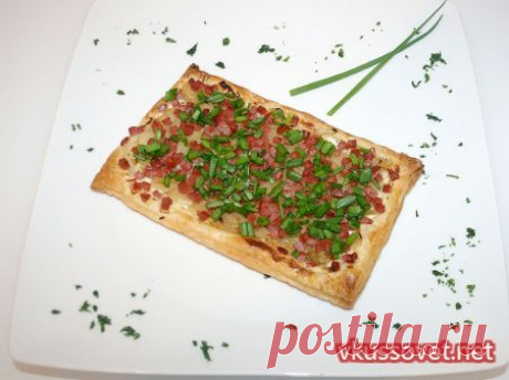 Тарт фламбе с квашеной капустой и беконом