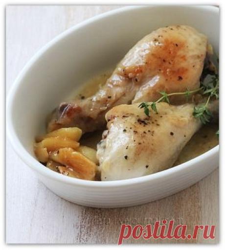 Куриные ножки в чесночном соусе
Нам было вкусно, тем более что гарниром к сочным ножкам в чесночном соусе было старомодное картофельное пюре – мы по нему соскучились.Если у вас есть мирин – слабенькое японское рисовое вино, у ножек…