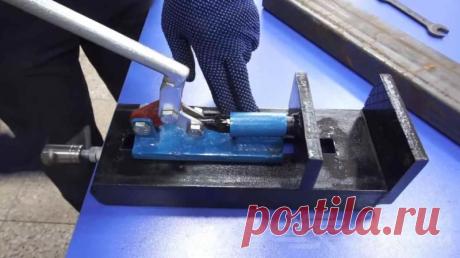 Настольные тисы для слесарных работ своими руками В данном обзоре рассмотрим самодельные тисы для слесарных работ, которые можно изготовить своими руками из металлолома.Основные детали, которые