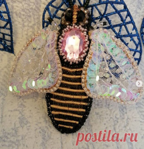 Ольга Першина в Instagram: «Брошь "Пчелка Жу-жа", кажется сейчас взмахнет своими прозрачными крылышками и улетит, ловите её, она не ужалит, но будет эффектно выглядеть…»