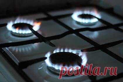 Россиянам рассказали о способах предотвращения взрыва бытового газа. Эксперт Фонда пожарной безопасности рассказал о способах, которые могут предотвратить взрыв бытового газа в квартире. По его словам, опасно использовать в квартире устройств с открытым огнем, кроме приготовления пищи на кухне. Также он посоветовал не использовать те устройства с истекшим сроком годности.