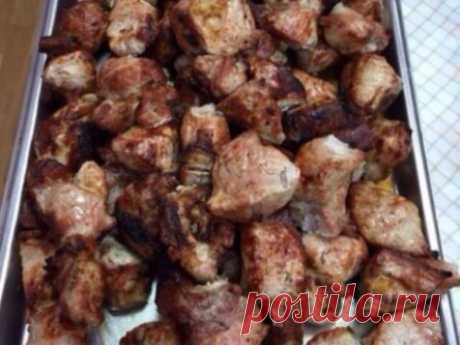 Вкуснейший шашлык в духовке — не отличить от пожаренного на мангале! Мясо получается нежное и сочное!
