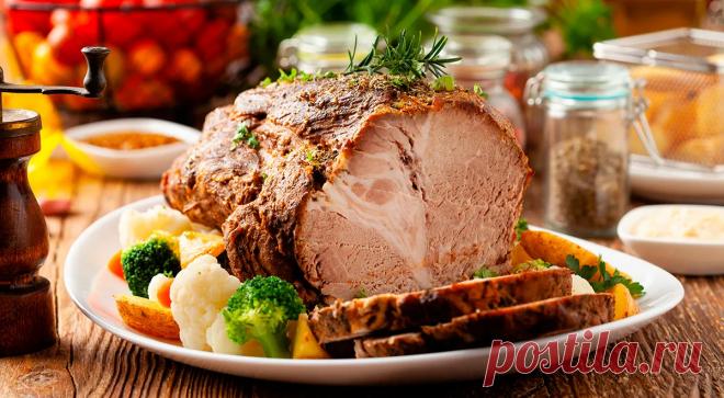 Как запечь свинину в духовке целым куском — читать на Gastronom.ru Запечь свинину в духовке — самый простой способ ее приготовления. Особенно если вы запекаете целым куском. Ни ножи точить не нужно, ни доску мыть, ни соус придумывать. Хотя немного поработать все же придется — но только если вам хочется получить како - статья на кулинарном сайте Gastronom.ru