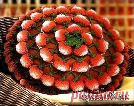 Декоративная, по-летнему вкусная подушка крючком.