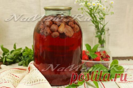 Компот из клубники на зиму на три литра