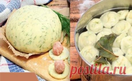 Этот рецепт мне дала одна женщина, которая много лет прожила на Алтае, и с тех пор я делаю тесто для пельменей и вареников
только так — на кефире. Замечательный рецепт, тесто мягкое, эластичное, замешивается быстро! Пельмени получаются очень нежными и вкусными. Изумительно свежий вкус готового блюда за счет того, что зелень добавляется не в фарш, а прямо в тесто.
 
Ингредиенты:
 
400 г муки
200 мл кефира
1 яйцо
1 ч. л. соды
400 г мясного фарша
1 луковица
4–5 зубчиков чесно...