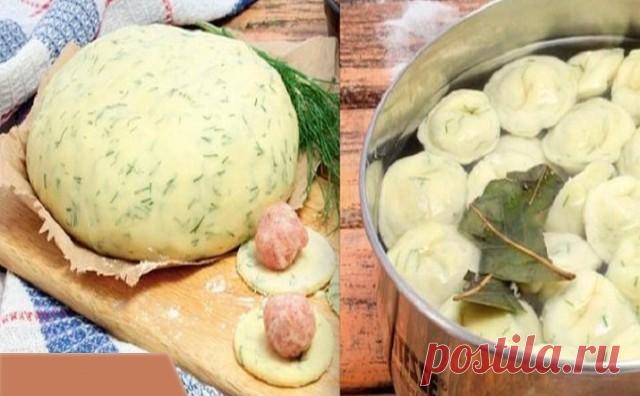 Этот рецепт мне дала одна женщина, которая много лет прожила на Алтае, и с тех пор я делаю тесто для пельменей и вареников
только так — на кефире. Замечательный рецепт, тесто мягкое, эластичное, замешивается быстро! Пельмени получаются очень нежными и вкусными. Изумительно свежий вкус готового блюда за счет того, что зелень добавляется не в фарш, а прямо в тесто.
 
Ингредиенты:
 
400 г муки
200 мл кефира
1 яйцо
1 ч. л. соды
400 г мясного фарша
1 луковица
4–5 зубчиков чесно...