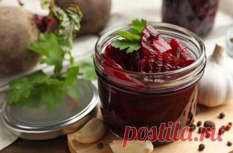 Маринованная свекла: 7 рецептов вкусных заготовок - Будет вкусно - Медиаплатформа МирТесен Свекла — поистине универсальный продукт. С ней можно сделать супы, салаты, закуски. Но вот приготовление свеклы часто требует много терпения, ведь некоторые экземпляры варятся до 2 часов. Чтобы не тратить драгоценное время, попробуйте приготовить корнеплод заранее. Редакция «Едим Дома» собрала 7 - 8 октября - 43963128680 - Медиаплатформа МирТесен