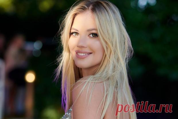 Роскошная блондинка: приемная дочь Стаса Михайлова - поразительно красивая девушка