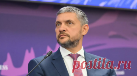 В Забайкалье оправдали губернатора, вытершего козюлю из носа о подчинённую. Губернатор Забайкалья Александр Осипов чесал нос из-за мошки, заявил зампред правительства региона Вячеслав Кулаков, комментируя видео, где тот якобы вытирает палец с козюлей из носа о подчинённую. Читать далее