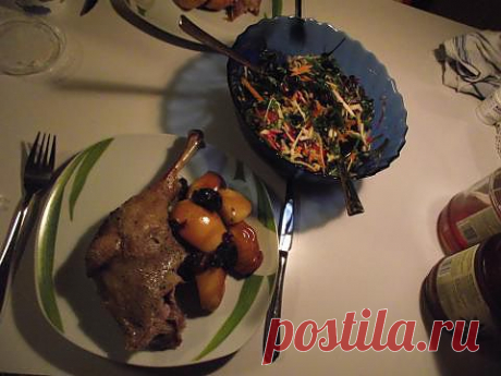 Запеченый гусь с яблоками, черносливом и клюквой | 4vkusa.ru