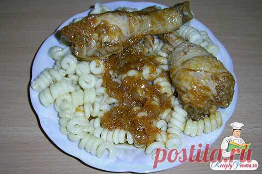 ТУШЕНЫЕ КУРИНЫЕ ГОЛЕНИ
Время приготовления: 50 минут.
Тушеные куриные голени
Ингредиенты:Ингредиенты:
куриные голени 8 шт.
лук 1 шт.
морковь 1 шт.
соль по вкусу
черный молотый перец по вкусу
томатная паста 1ст.л.
подсолнечное масло для жарки