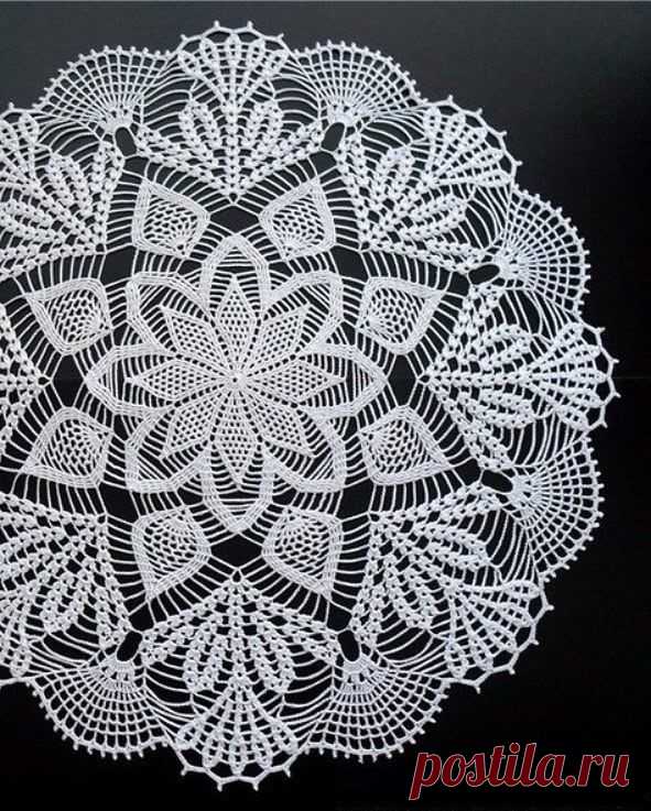 Tutorial napkin in crochet - CRAFTS LOVED Want to make your table even more elegant and beautiful? Learn this amazing crochet pattern today. Decorative, elegant and very modern napkins in crochet is a trend these days.