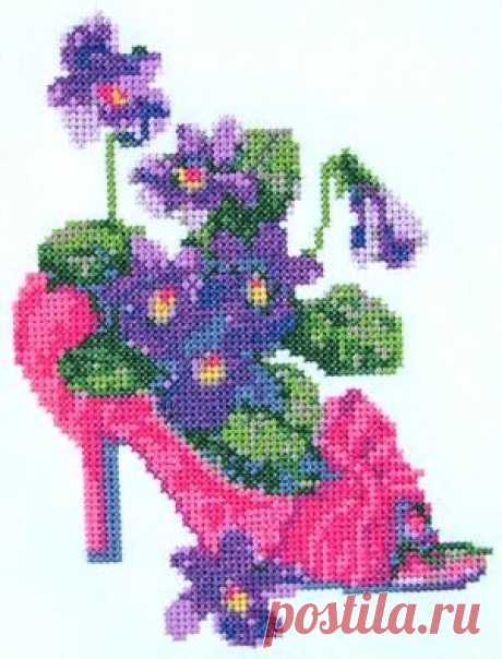 Advanced Embroidery Designs - Slipper with Violets