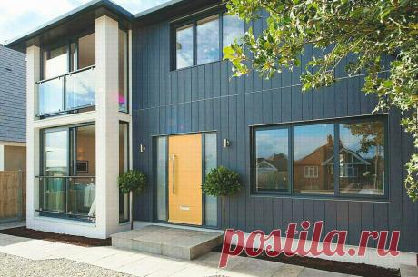 Вертикальный фасад с Cedral. Взгляните на свой дом под другим углом! Примеры фасадов на сайте Сайдинг77. рф В нашем ассортименте представлены панели для сайдинга разных популярных расцветок, поэтому вы без труда подберете то, что идеально подчеркнет ваш неповторимый стиль. Среди представленных в нашем каталоге видов материала стоит выделить: BELLOCK, DАKS, FINGE, NORDIC, TUNDRA, VILLAGE, PREMIUM. Не обязательно придерживаться правил в выборе цвета или комбинировать разные виды материалов.