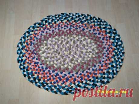 Чудесные превращения старой одежды. Как я избавляюсь от ненужных вещей в гардеробе, превращая их в коврики. | Дедушкин дом | Яндекс Дзен