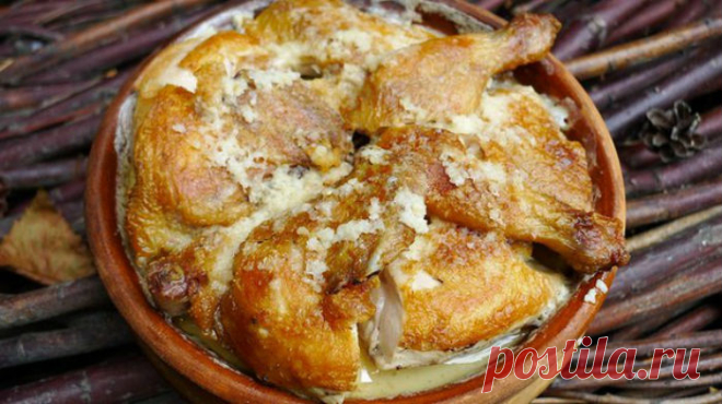 Чкмерули - невероятно вкусное блюдо грузинской кухни Чкмерули имеет свою историю названия. Оно происходит от старой деревни Чкмери, которая расположена в горной области Грузии.