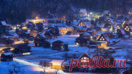 Illuminated Shirakawa-gō traditional village at winter dusk, Gifu, Japan | Windows 10 Spotlight Images