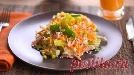 Острый азиатский салат с курицей