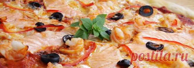 Пицца с рыбой - рецепт в домашних условиях Пошаговый рецепт приготовления пиццы с красной рыбой в домашних условиях. Рецепт пиццы с рыбными консервами. Мини-пицца с добавлением креветок.