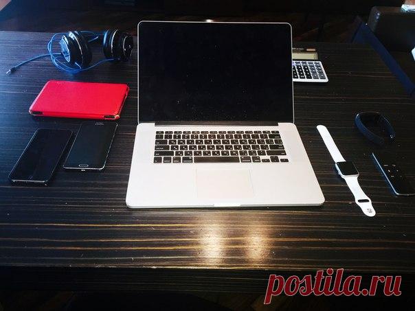 В рубрике «Рабочая среда»: Гаджеты основателя TMT Investments и РБК Германа Каплуна. Он рассказал, почему он пользуется одновременно ноутбуком и стационарным компьютером, зачем нужен Apple TV в поездках