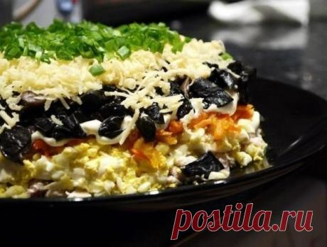 Слоеный салат с жареными грибами, курицей и сыром (Рецепт к Новому году 2018)
Ингредиенты:
Куриное филе 250-300 г.
Грибы 200 г.
Показать полностью…