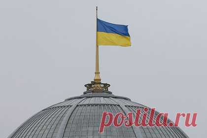 На Украине заявили о давлении офиса Зеленского на Раду. Председатель Верховной Рады Украины Руслан Стефанчук получил команду из офиса президента (ОП) Украины Владимира Зеленского не рассматривать снятие депутата Марьяны Безуглой с поста заместителя главы комитета по безопасности, заявил бывший спикер парламента Дмитрий Разумков.