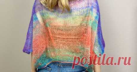 "Gipsy Breeze" Mohair-T-Shirt (onesize) - Rainbow/Farbverlauf - Shop | Paradiseknits Das hauchzarte, transparente T-Shirt aus feinstem Kidmohair ist locker verstrickt und so leicht, dass man es auf der Haut kaum spürt, dennoch wärmt es wie eine warme Sommerbrise. Ein absolut luxuriöses Tragegefühl. Die Farben changieren von Mintgrün über Lila bis zu Lachsorange, den Saumabschluss bildet eine zarte Kante aus kupferfarbenem Lurexgarn.