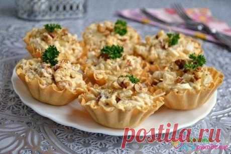 Салат с курицей и ананасом в тарталетках / Сладкая Погода