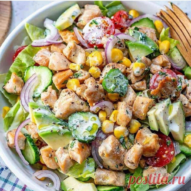 Простой салат, который получается вкуснее Цезаря и Оливье Уверена, что Вы не разочаруетесь, так как вкус этого салата, действительно, бесподобен