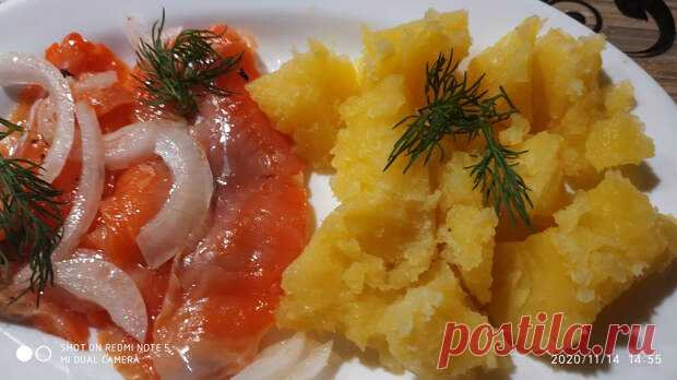 Голец-пятиминутка - Вкусно с Любовью - медиаплатформа МирТесен Танцы от плиты и до компа !! Нарезка ломтиками. Можно кубиками . Привет! Сколько времени необходимо жарить голец, чтобы получился самый вкусный голец? Совершенно верно – нисколько. Потому что для приготовления самого вкусного гольца нужен лук, растительное масло, соль и черный перец. И все.