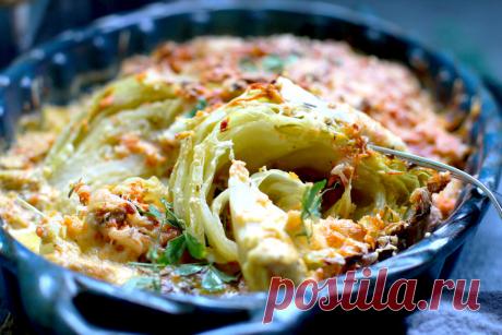 11 причин дефицита кальция и 14 продуктов, обеспечивающих его эффективное усвоение  Автор: Jenya Zolotarevich, доктор медицинских наук, директор Центра патологии остеопороза, профессор кафедры травматологии, ортопедии и хирургии катастроф
Кальций - один из основных макроэлементов в организме человека.
Более 80% его содержится в костях, остальные 20% - во всех тканях.
В последнее время ученые все больше обеспокоены вопросом, какую роль играет этот элемент в обеспечении жизнедеятельности человека?