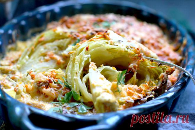 11 причин дефицита кальция и 14 продуктов, обеспечивающих его эффективное усвоение  Автор: Jenya Zolotarevich, доктор медицинских наук, директор Центра патологии остеопороза, профессор кафедры травматологии, ортопедии и хирургии катастроф
Кальций - один из основных макроэлементов в организме человека.
Более 80% его содержится в костях, остальные 20% - во всех тканях.
В последнее время ученые все больше обеспокоены вопросом, какую роль играет этот элемент в обеспечении жизнедеятельности человека?