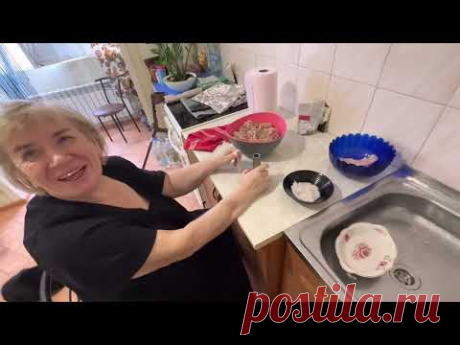 Надя крутит колбасы ! Отдал деньги и забрал курицу