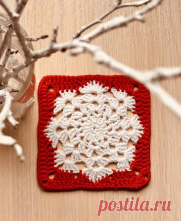 Новогодний мотив крючком
Обещала себе начать делать публикации на новогоднюю тему не раньше декабря, но увидела этот мотив и не смогла удержаться.

Делюсь с вами описанием и схемой. А также напоминаю, что из такого мотива можно связать:
шарф
плед
кардиган или жилет 
сумку 
подставки под бокалы
А если вы возьмёте толстую пряжу, то у вас получится новогодняя прихватка!