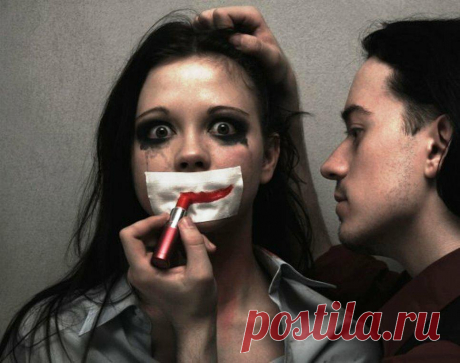 Почему женщина НЕ должна быть домохозяйкой, а должна зарабатывать. И зарабатывать много
Несколько дней назад у меня на консультации была женщина, которая живет с мужем-абьюзером. У них двое детей, 5 и 8 лет. Муж не то, чтобы ее бил, мог «раз в квартал дать пару затрещин», в принципе, обеспечивал, но при любом пустяке мог вспыхнуть, орать как потерпевший и крыть ее матом.⠀ ⠀ Она бы давно ушла, […]
Читай пост далее на сайте. Жми ⏫ссылку выше