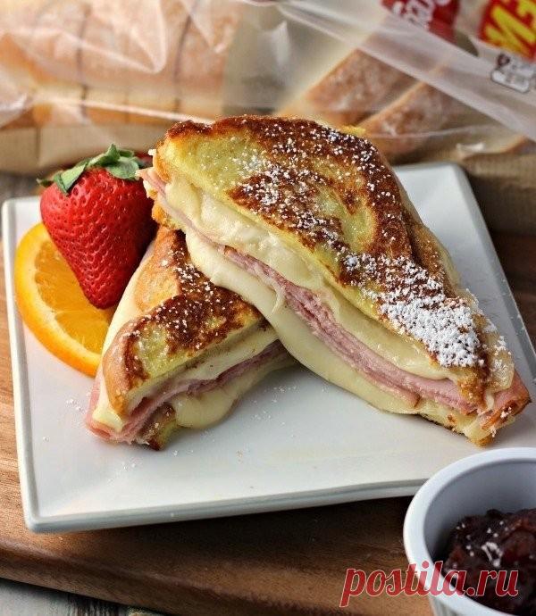 ​Сытный сэндвич с сыром и ветчиной