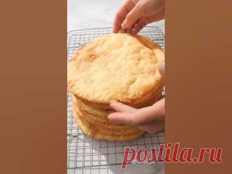Коржи хрустящие, очень ломкие, работать с ними нужно аккуратно, в креме сливки с жирностью от 33%, но можно заменить на сливочное масло 🥰 Ингредиенты: Сливо...
