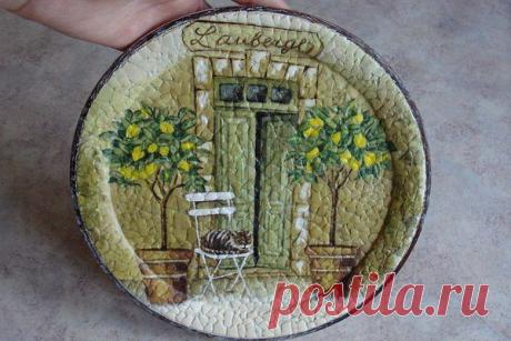 Мастер-класс “Декупаж на скорлупе” - Эфария Необычное панно с использованием яичной скорлупы. Необычный эффект мозаики. Вам понравится эта красота. Материалы: 1) основа (любая.) обезжирить и по возможности зашкурить, грунтуем если есть необходимость. 2) ПВА 3) кисточка, зубочистки. 4) акриловые краски 5) салфетка 6) лак 7) СКОРЛУПА! Лучше брать от сырых яиц скорлупу, перед готовкой лучше помыть яйцо, разбиваем, снимаем обязательно пленку