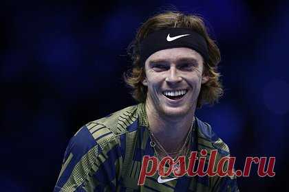 Рублев вылетел с итогового турнира ATP. Российский теннисист Андрей Рублев вылетел с итогового турнира Ассоциации теннисистов-профессионалов (ATP). В полуфинальном матче отечественный спортсмен уступил норвежцу Касперу Рууду. Встреча завершилась в двух сетах со счетом 2:6, 4:6. Игроки провели на корте 1 час 8 минут.
