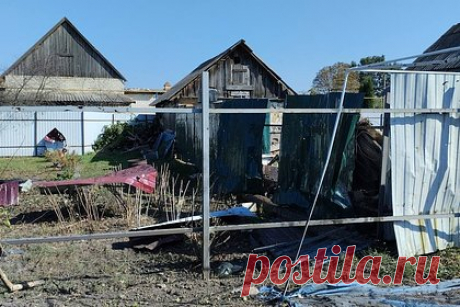 Губернатор сообщил об обстреле села в Белгородской области. Под артиллерийский обстрел Вооруженных сил Украины попала окраина села Муром Шебекинского городского округа Белгородской области. Об этом в субботу, 30 сентября, сообщил губернатор Вячеслав Гладков. По словам руководителя региона, пострадавших нет, осколками снарядов посекло крыши трех частных жилых домовладений.