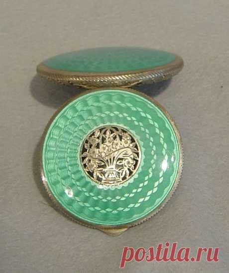 Пудра и старинные пудреницы