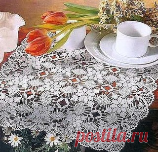 Квадратные мотивы для скатерти или салфетки

Используя различные мотивы вязания крючком, соединенные между собой, можно связать красивые, оригинальные, ажурные модные во все времена салфетки, скатерти, подушечки-думочки и даже шали и палантины.

Для салфеток и других изделий из мотивов сначала вяжем первый квадратный мотив по схеме.
Затем — второй квадрат, при вязании последнего ряда соединяем с первым квадратом в местах, указанных на схеме. Если таковые не обозначены, сое...