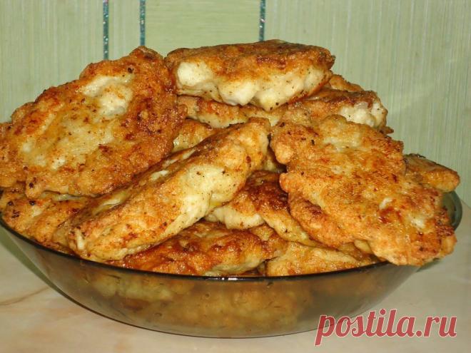 КУРИЦА ПО-АЛБАНСКИ !!!  **Куриное филе 500г -на мелкие кусочки, лук 1шт, соль, перец. *ДобавимСупер-соус: яйцо 1шт, майонез 3ст/л, горчица 1ст/л, манка 3ст/л  -перемешать, и оставим на 1час. *В раск/сковороду выкладываем ложкой, жарим с 2 ст. под крышкой!