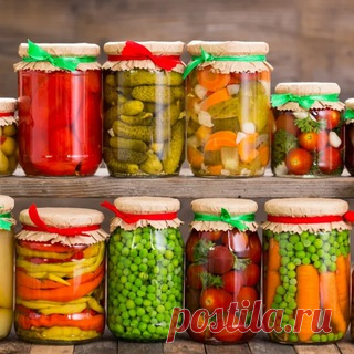 ДОМАШНИЙ ПОГРЕБОК ​​Маринованные помидоры🍅

✅ На дно литровой банки:
- 1 зубчик чеснока
- 1 лавровый лист
- 1 лист смородины
- 1 лист вишни
- 1/2 от большого листа хрена (порезать)
- 1 зонтик укропа
- 4-5 горошин черного перца
- 1 шт душистого перца
- можно положить чуть острого перца (с ноготок) для тех, кто любит поострее 🌶

Помидоры помыть, проткнуть острой вилкой 