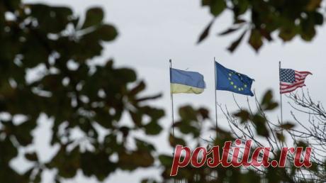 Украинские беженцы расклеили плакаты с портретами Бандеры в Польше