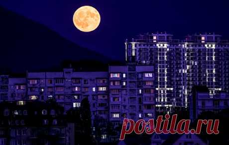 Жители Земли смогут наблюдать в ноябре второе суперлуние. Луна будет находиться менее чем в 360 тыс. км от нашей планеты